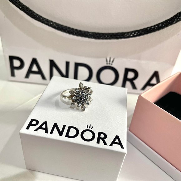 Pandora Crystallized Snowflake Ring size 48 (4.5) - Picture 1 of 2
